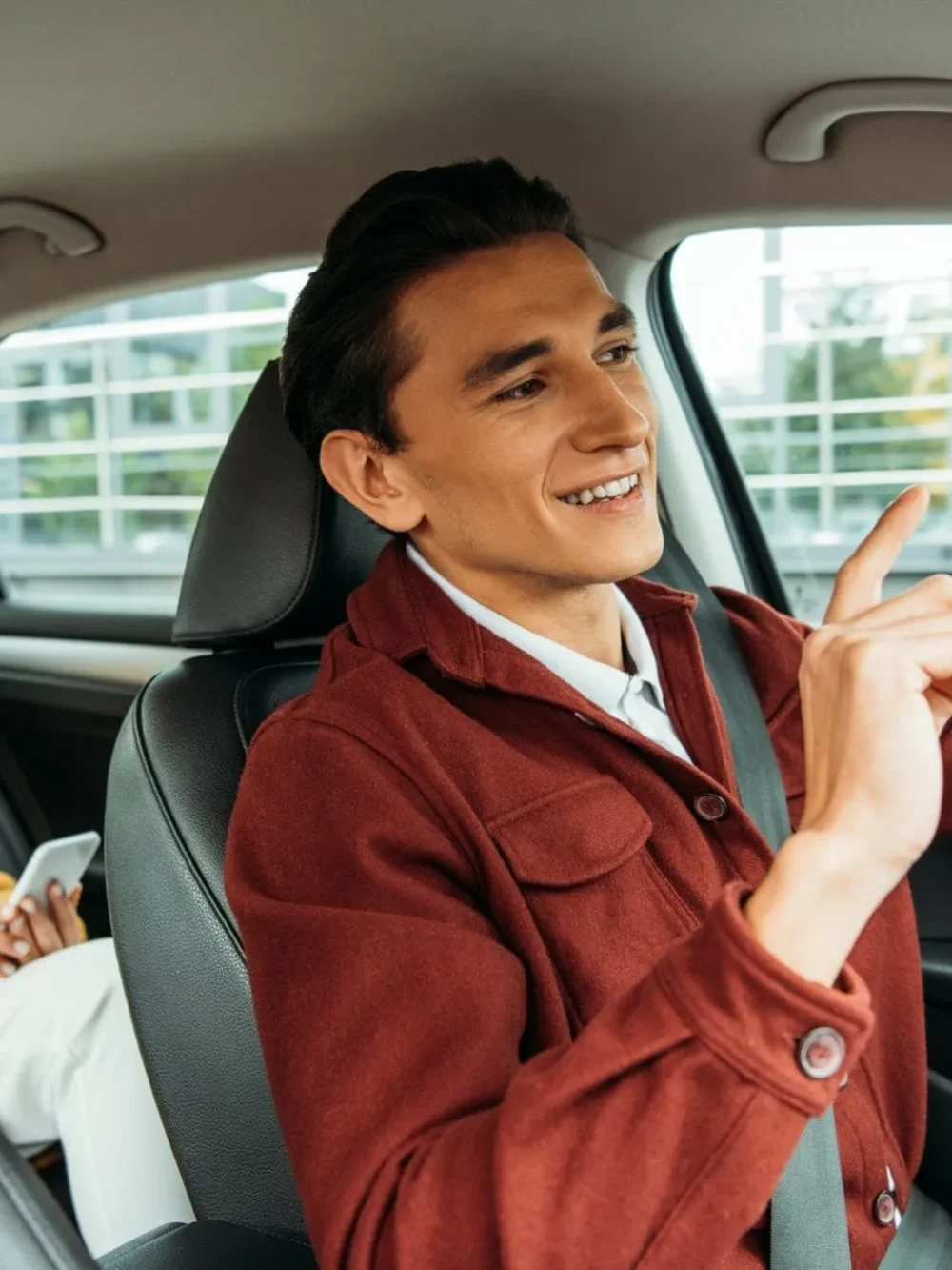 smiling-taxi-driver-and-passenger-with-smartphone-in-car-e1635074849312.jpg smiling-taxi-driver-and-passenger-with-smartphone-in-car-e1635074849312.jpg